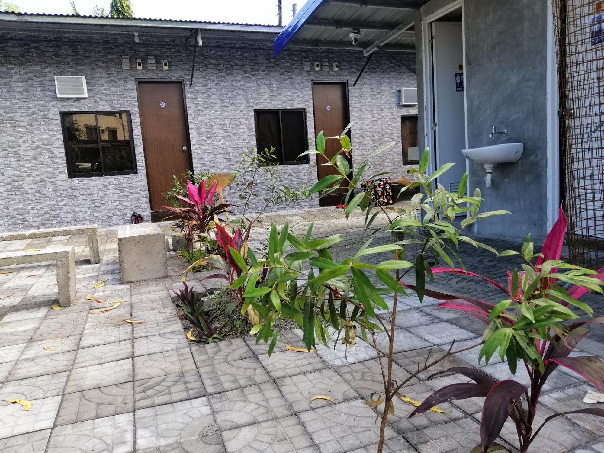 Katrina'S Dorm Vandrarhem Tarlac City Exteriör bild